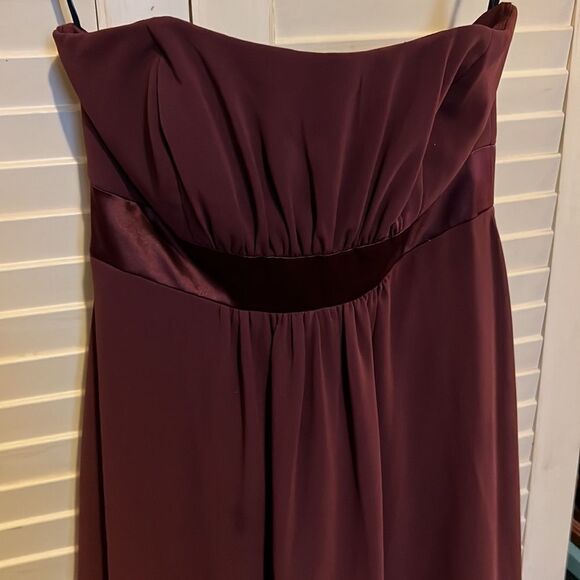 Dressy Collection sleeveless, formal gown size med - Picture 3 of 4